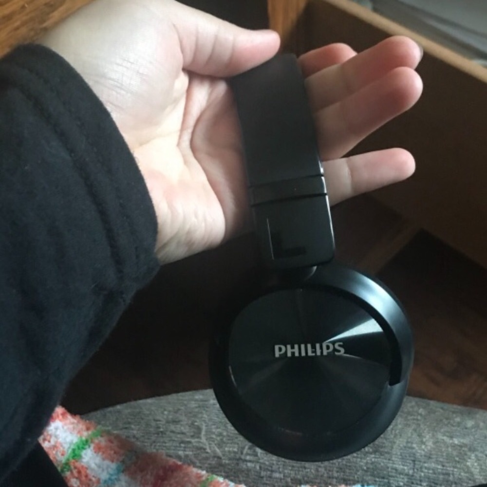❌❌SOLD❌❌Philips Bluetooth Headphones